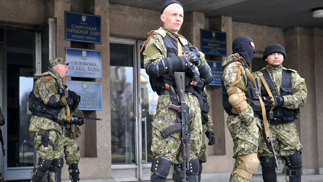 Armed men in Slaviansk